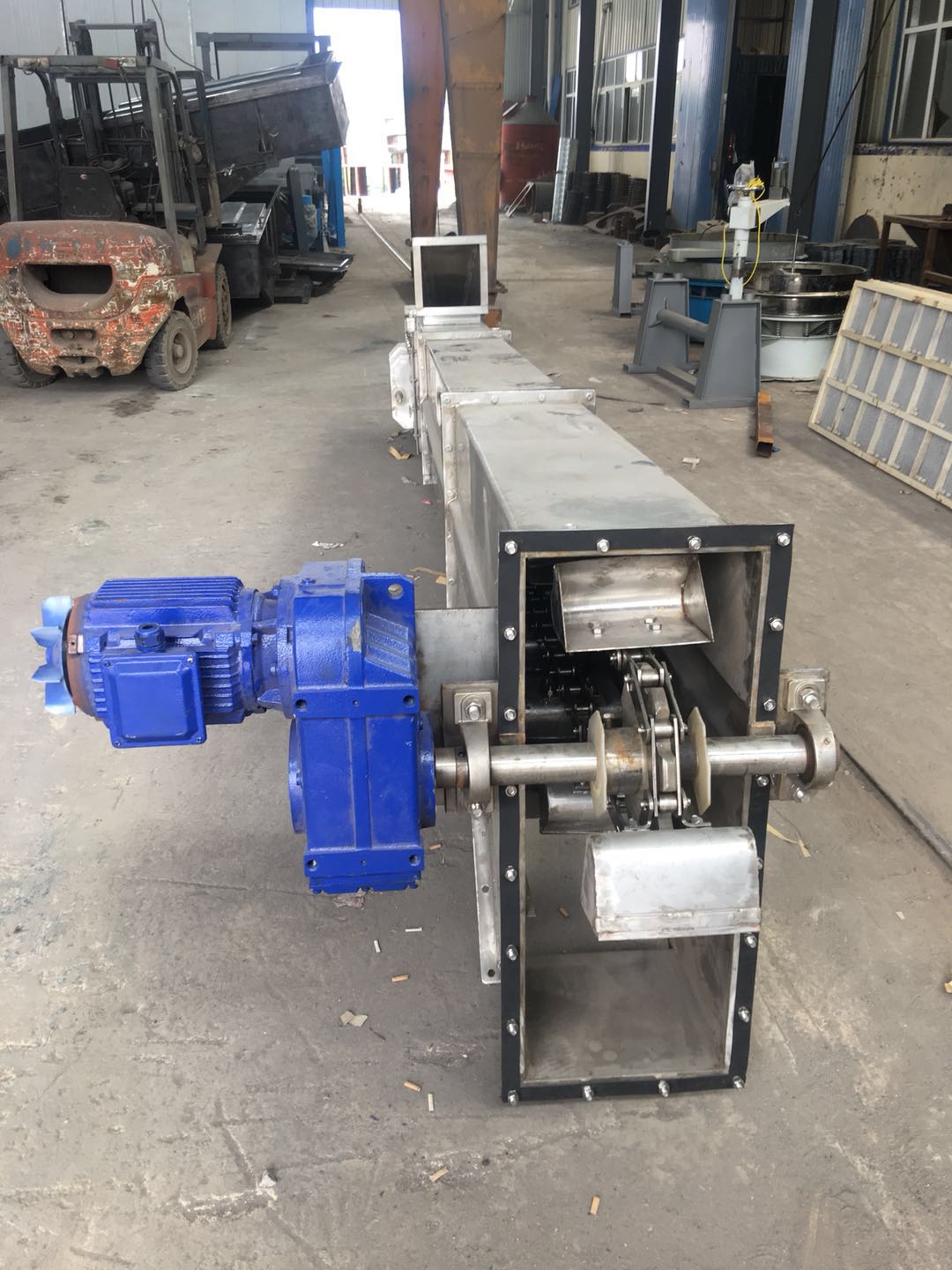 NE15板鏈（liàn）鬥式提升（shēng）機廠家展示