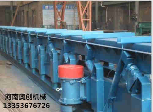 耐高溫水平振（zhèn）動輸送機2