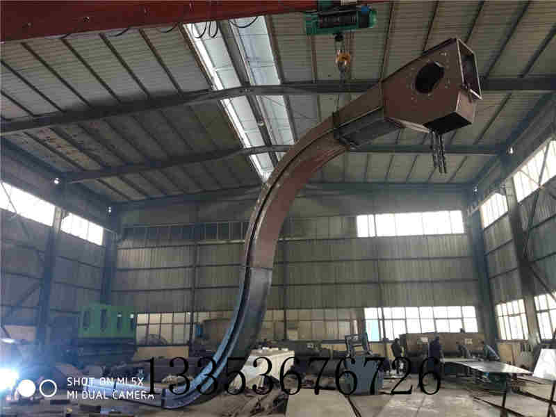 汙水處理（lǐ）輸送機-烘幹汙泥刮板機（jī）廠家定做（zuò）形式多樣