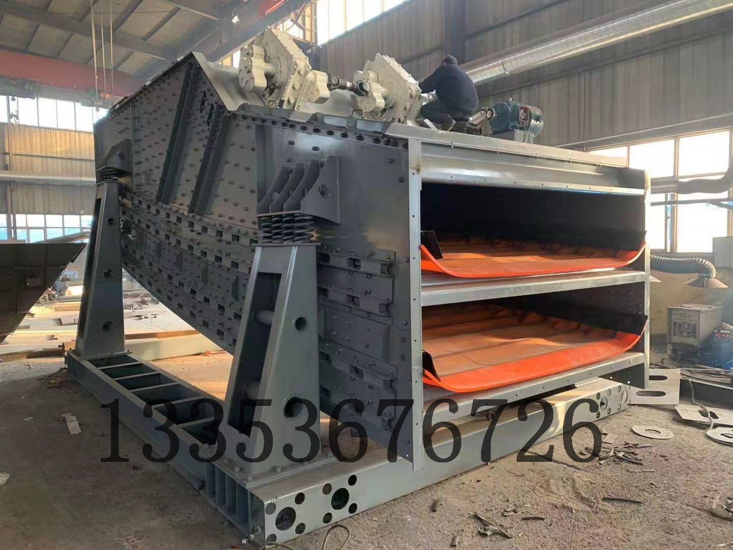 香蕉（jiāo）式雙層弛張篩煤（méi）機