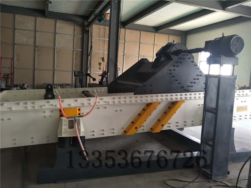 激（jī）振器直線脫水篩產品介紹1