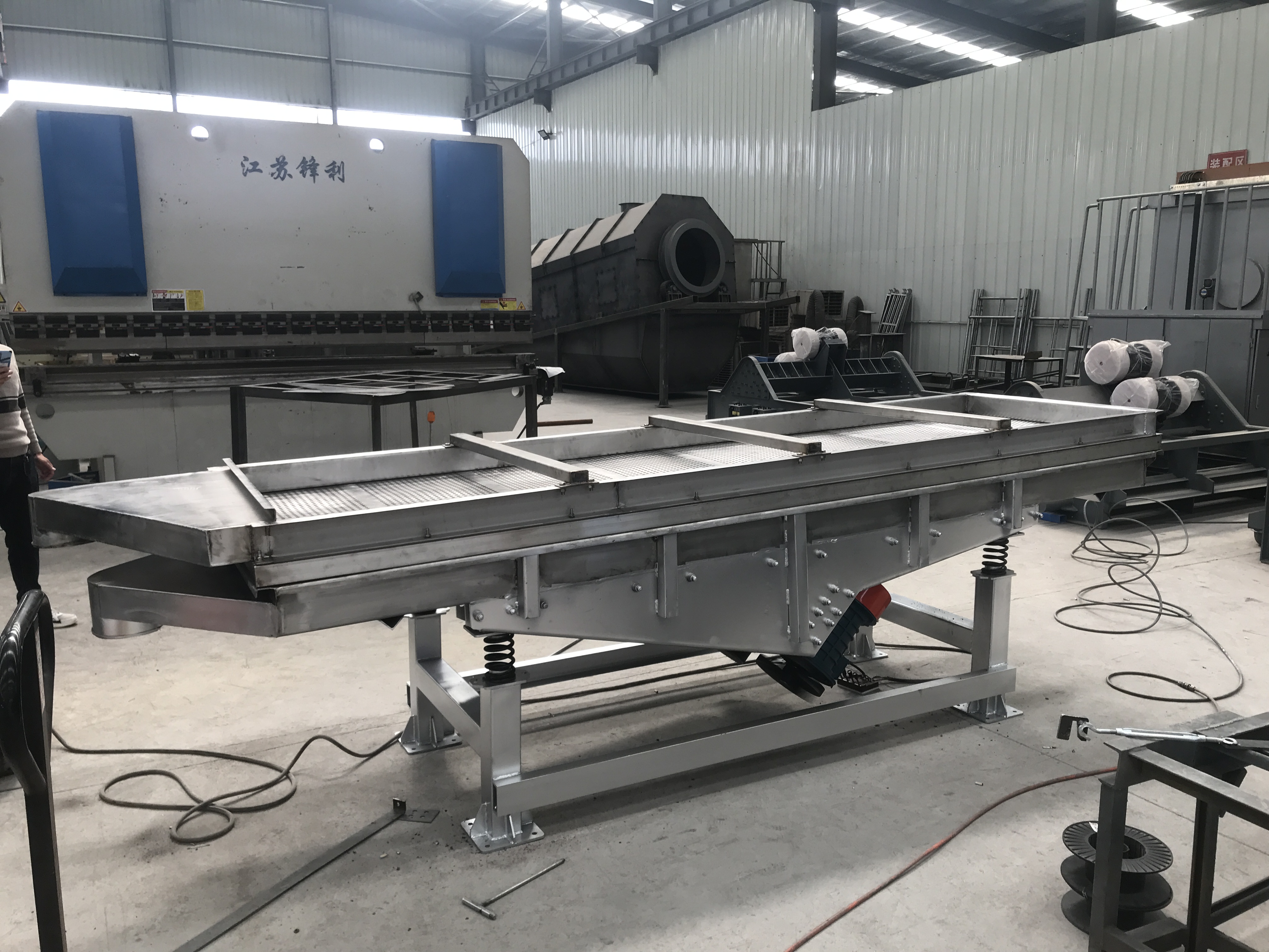 不鏽鋼直線振動篩的應用範（fàn）圍