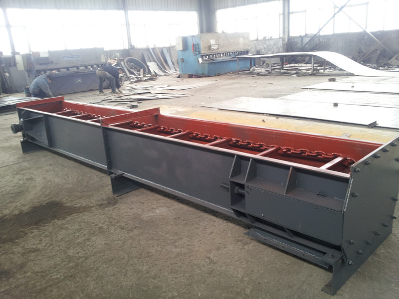 刮板（bǎn）輸送機廠家生產進（jìn）行中（zhōng）