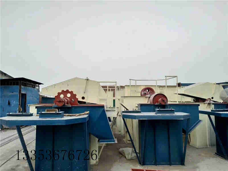 不同（tóng）型號鬥式提升機