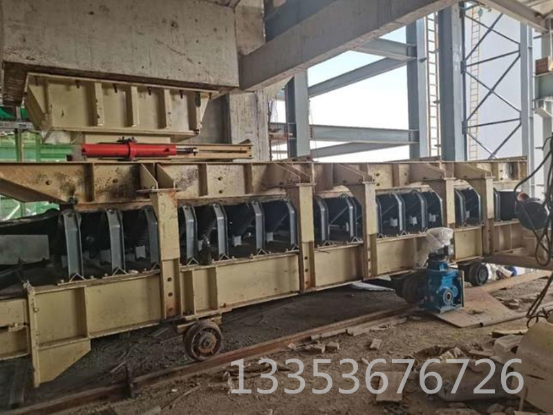 重型帶式給礦機 重(chóng)型(xíng)帶式給礦(kuàng)機