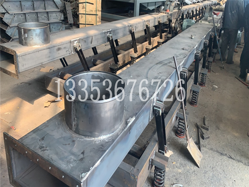 封閉式振（zhèn）動輸送機2